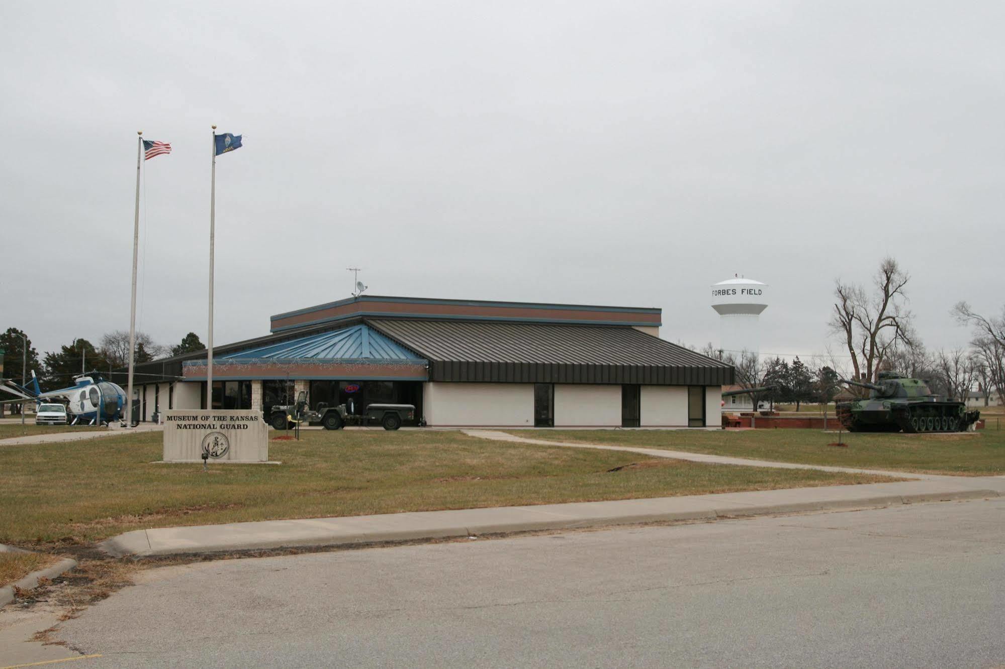 Hampton Inn Topeka Kültér fotó